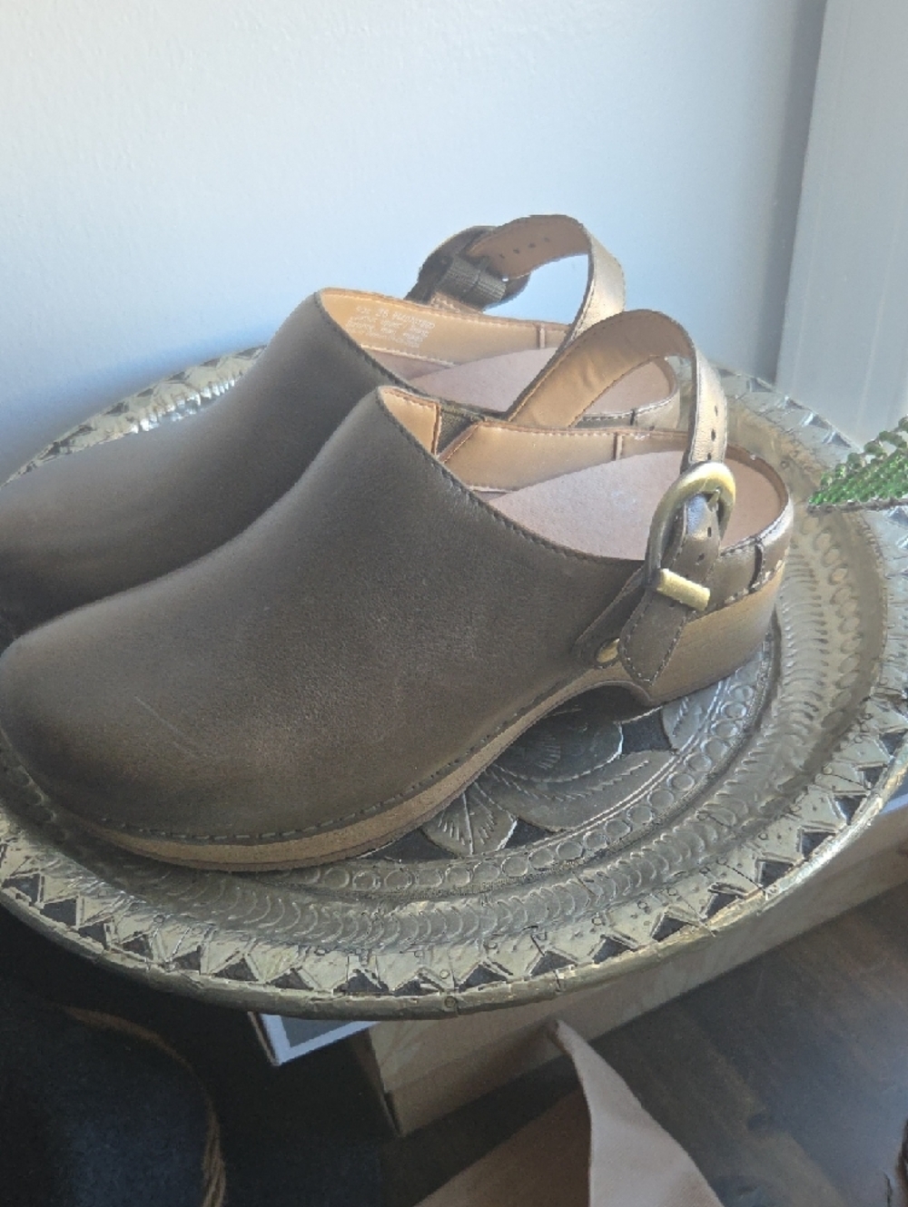 Dansko Olive Green Leather Clogs with Swivel Strap/ Ivy - Picture 5 of 7